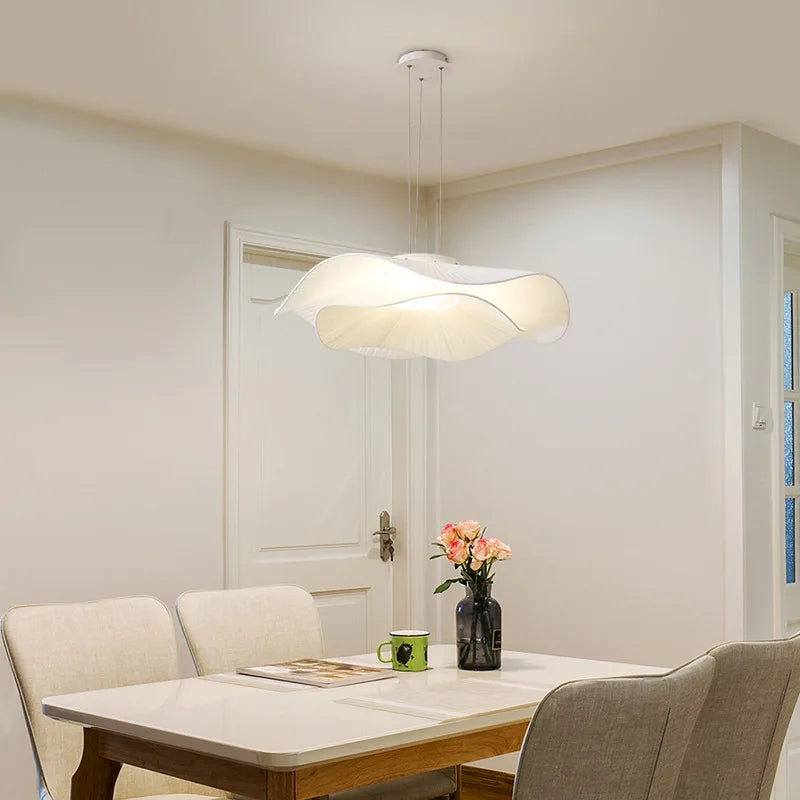 Suspension Luminaire Design Floral - Élégance et Lumière Douce pour Intérieurs Contemporains