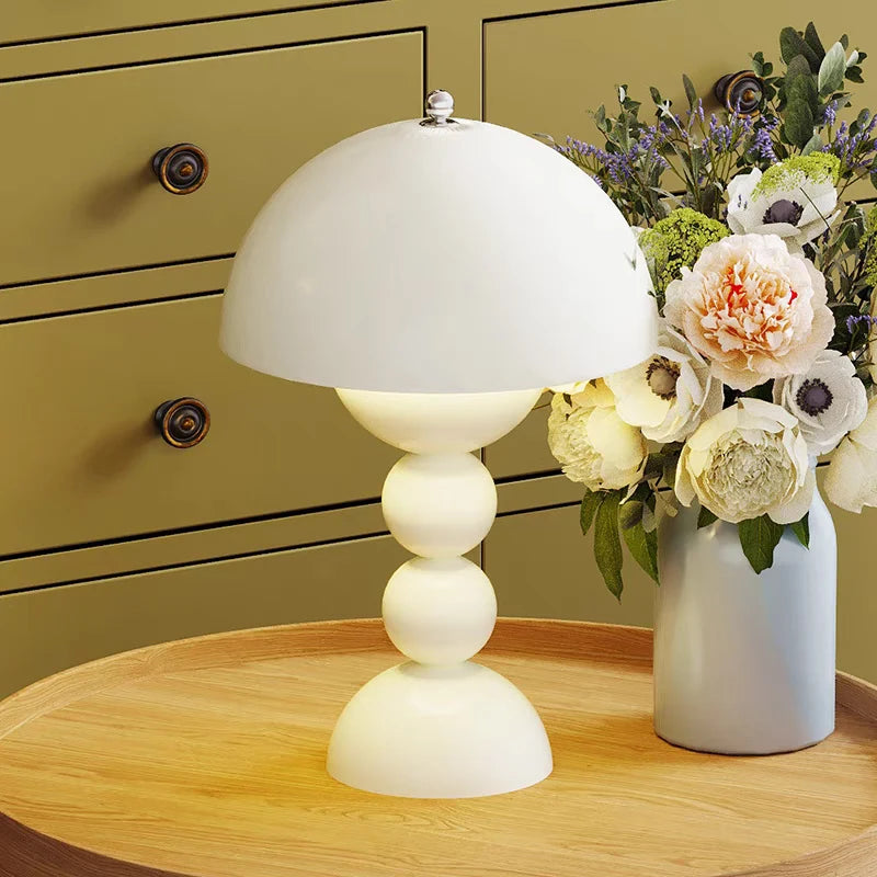 Lampe de Table  - Base Boule Jaune et Abat-Jour Arrondi