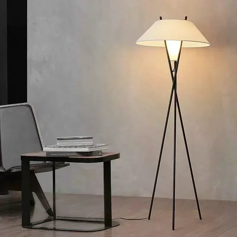 Lampadaire salon – Design Minimaliste avec Abat-Jour Évasé pour Intérieur Contemporain